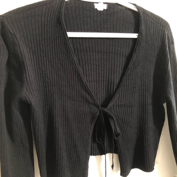 Black Rib Front Tie Top - Picture 4 of 5